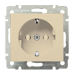 774321 Legrand Valena Крем Розетка 1-ая с/з со шторками 774321 Legrand Valena Крем Розетка 1-ая с/з со шторками